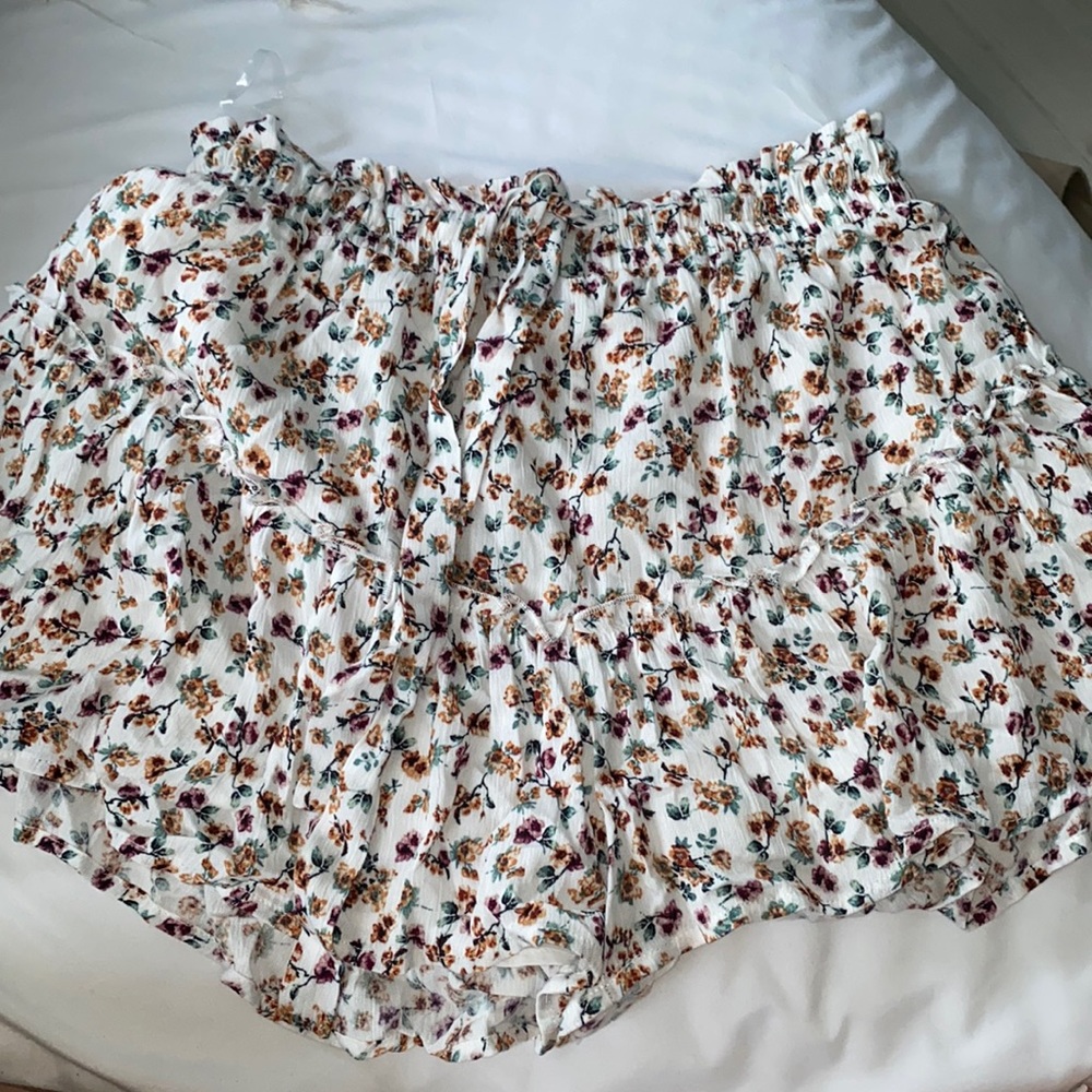 Ruffle tie shorts